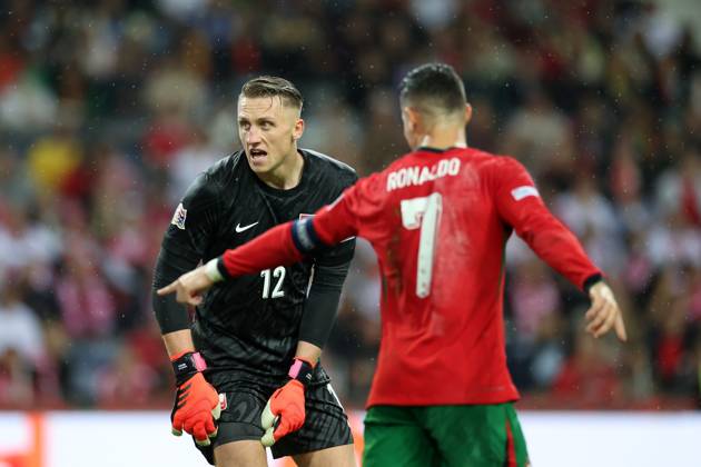 PORTO 15.11.2024 MECZ 5. KOLEJKA GRUPA A1 LIGA NARODOW SEZON 2024 25: PORTUGALIA - POLSKA --- UEFA NATIONS LEAGUE FOOTBALL MATCH: PORTUGAL - POLAND MARCIN BULKA CRISTIANO RONALDO FOT. PIOTR KUCZA FOTOPYK NEWSPIX.PL --- newspix.pl
