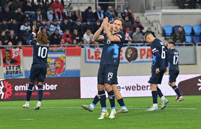 15 11 2024, xjrdrx, Football UEFA Nations League, Luxembourg Bulgaria emspor, v l Mathias Olesen Luxembourg and team thanks the fans DFL DFB REGULATIONS PROHIBIT ANY USE OF PHOTOGRAPHS as IMAGE SEQUENCES and or QUASI VIDEO Luxembourg