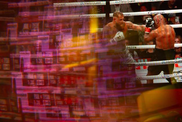 November 16, 2024, Manhattan, Kansas, USA: Reflections of the Paul, Tyson fight as viewed online presented by Netflix. Jake Paul wins the fight against Mike Tyson by unanimous decision after a full eight-round heavyweight match in AT&T Stadium in front of 70,000 fans on Friday. Hosted onine by Netflix with an estimated tens of millions of viewers. Manhattan USA - ZUMAt152 20241116_znp_t152_017 Copyright: xLukexTownsendx