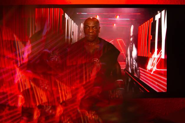 November 16, 2024, Manhattan, Kansas, USA: Reflections of the Paul, Tyson fight as viewed online presented by Netflix. Jake Paul wins the fight against Mike Tyson by unanimous decision after a full eight-round heavyweight match in AT&T Stadium in front of 70,000 fans on Friday. Hosted onine by Netflix with an estimated tens of millions of viewers. Manhattan USA - ZUMAt152 20241116_znp_t152_002 Copyright: xLukexTownsendx