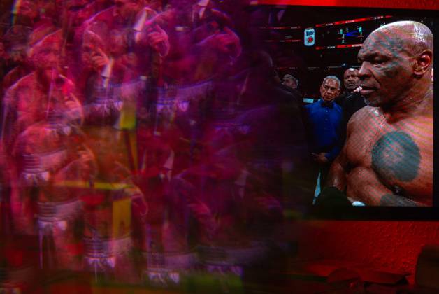 November 16, 2024, Manhattan, Kansas, USA: Reflections of the Paul, Tyson fight as viewed online presented by Netflix. Jake Paul wins the fight against Mike Tyson by unanimous decision after a full eight-round heavyweight match in AT&T Stadium in front of 70,000 fans on Friday. Hosted onine by Netflix with an estimated tens of millions of viewers. Manhattan USA - ZUMAt152 20241116_znp_t152_026 Copyright: xLukexTownsendx
