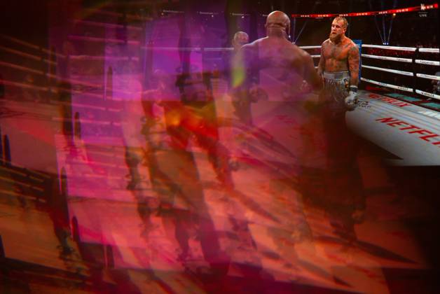 November 16, 2024, Manhattan, Kansas, USA: Reflections of the Paul, Tyson fight as viewed online presented by Netflix. Jake Paul wins the fight against Mike Tyson by unanimous decision after a full eight-round heavyweight match in AT&T Stadium in front of 70,000 fans on Friday. Hosted onine by Netflix with an estimated tens of millions of viewers. Manhattan USA - ZUMAt152 20241116_znp_t152_019 Copyright: xLukexTownsendx