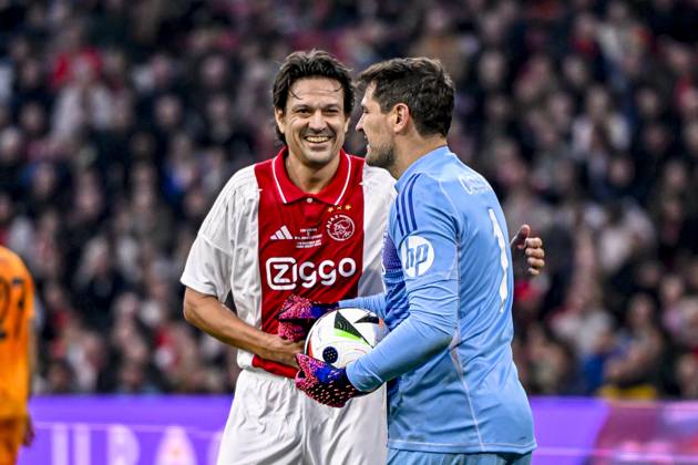 AFC Ajax Amsterdam legend player Jari Litmanen, Real Madrid CF legend goalkeeper Iker Casillas, during the match Ajax Legends Real Madrid Legends at the Johan Cruijff ArenA for the Dutch eredivisie season 2024 2025 in AMSTERDAM, Netherlands on 17 november 2024, photo by Stefan Koops EYE4images DeFodi Images not used in POL SRB CRO FRA GBR NED ITA USA Defodi 746 200956 Defodi-746 not used in POL SRB CRO FRA GBR NED ITA USA