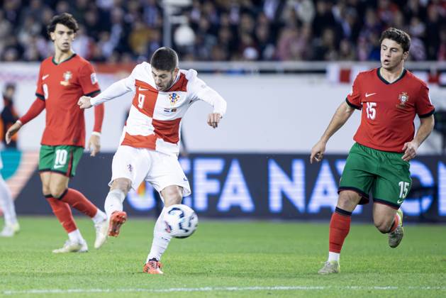 November 18, 2024, Split, Croatia: Nations League - League A, Group A1 - Croatia vs Portugal 1:1. - On photo Croatian Andrej Kramaric 9 and Portuguese Joao Felix 10 and Joao Neves 15. Split Croatia - ZUMALEAG 20241118_mda_p210_400 Copyright: xMajaxPrgometx
