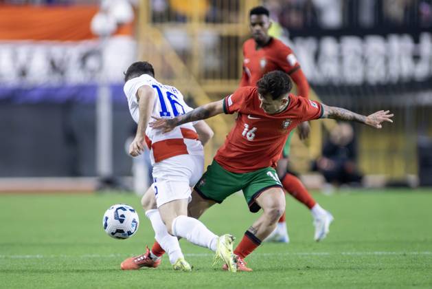 November 18, 2024, Split, Croatia: Nations League - League A, Group A1 - Croatia vs Portugal 1:1. - On photo Croatian Martin Baturina 16 and Portuguese Otavio 16. Split Croatia - ZUMALEAG 20241118_mda_p210_428 Copyright: xMajaxPrgometx