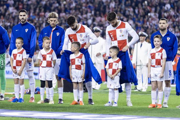 November 18, 2024, Split, Croatia: Nations League - League A, Group A1 - Croatia vs Portugal 1:1. - During the performance of the national anthem, Croatians Josko Gvardiol 4 and Duje Caleta-Car 5 gave their shirts to the children because it was cold. Split Croatia - ZUMALEAG 20241118_mda_p210_434 Copyright: xMajaxPrgometx