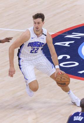 November 20, 2024, Inglewood, California, USA: Franz Wagner 22 of the Orlando Magic with the ball during their regular season NBA, Basketball Herren, USA game against the Los Angeles Clippers puts up a free shot on Wednesday November 20, 2024 at Intuit Dome Arena in Inglewood, California. Clippers defeats Magic, 104-93. JAVIER ROJAS PI Inglewood USA - ZUMAp124 20241120_zaa_p124_057 Copyright: xJavierxRojasx