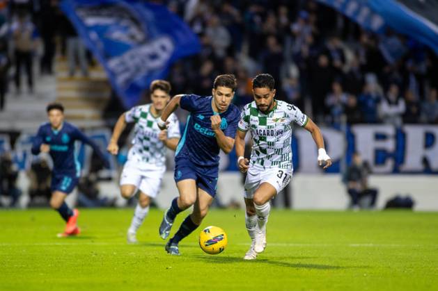 November 24, 2024, Moreira De CoÂ³Negos, GuimaroÂ£Es, Portugal: FRANCISCO MOURA(L) from FC Porto and MADSON(R) from Moreirense disputing the ball during the TaoÂßa de Portugal 2024 25 match between Moreirense FC and FC Porto at EstoÂ¡dio Comendador Joaquim de Almeida Freitas on October 19, 2024 in Moreira de CoÂ³negos, Portugal. Moreira De CoÂ³Negos Portugal - ZUMAl192 20241124_zsp_l192_001 Copyright: xMiguelxLemosx