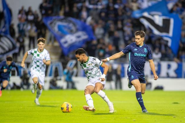 November 24, 2024, Moreira De CoÂ³Negos, GuimaroÂ£Es, Portugal: FRANCISCO MOURA(L) from FC Porto and MADSON(R) from Moreirense disputing the ball during the TaoÂßa de Portugal 2024 25 match between Moreirense FC and FC Porto at EstoÂ¡dio Comendador Joaquim de Almeida Freitas on October 19, 2024 in Moreira de CoÂ³negos, Portugal. Moreira De CoÂ³Negos Portugal - ZUMAl192 20241124_zsp_l192_002 Copyright: xMiguelxLemosx