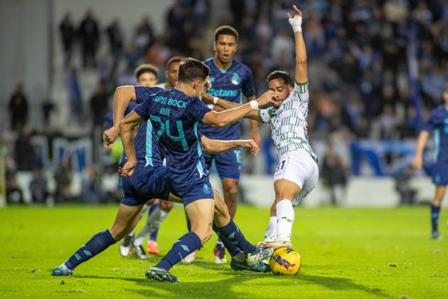 November 24, 2024, Moreira De CoÂ³Negos, GuimaroÂ£Es, Portugal: FRANCISCO MOURA from FC Porto seen on action during the TaoÂßa de Portugal 2024 25 match between Moreirense FC and FC Porto at EstoÂ¡dio Comendador Joaquim de Almeida Freitas on October 19, 2024 in Moreira de CoÂ³negos, Portugal. Moreira De CoÂ³Negos Portugal - ZUMAl192 20241124_zsp_l192_010 Copyright: xMiguelxLemosx