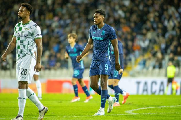 November 24, 2024, Moreira De CoÂ³Negos, GuimaroÂ£Es, Portugal: SAMU from FC Porto seen during the TaoÂßa de Portugal 2024 25 match between Moreirense FC and FC Porto at EstoÂ¡dio Comendador Joaquim de Almeida Freitas on October 19, 2024 in Moreira de CoÂ³negos, Portugal. Moreira De CoÂ³Negos Portugal - ZUMAl192 20241124_zsp_l192_015 Copyright: xMiguelxLemosx