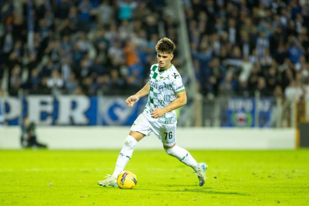 November 24, 2024, Moreira De CoÂ³Negos, GuimaroÂ£Es, Portugal: DINIS PINTO from Moreirense FC seen on action during the TaoÂßa de Portugal 2024 25 match between Moreirense FC and FC Porto at EstoÂ¡dio Comendador Joaquim de Almeida Freitas on October 19, 2024 in Moreira de CoÂ³negos, Portugal. Moreira De CoÂ³Negos Portugal - ZUMAl192 20241124_zsp_l192_020 Copyright: xMiguelxLemosx