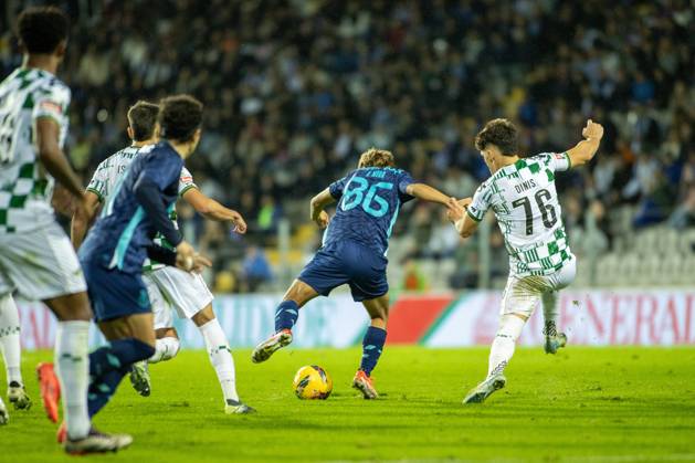 November 24, 2024, Moreira De Co³Negos, Guimaro£Es, Portugal: RODRIGO MORA from FC Porto seen on action during the TaoÂßa de Portugal 2024 25 match between Moreirense FC and FC Porto at Esto¡dio Comendador Joaquim de Almeida Freitas on October 19, 2024 in Moreira de Co³negos, Portugal. Moreira De Co³Negos Portugal - ZUMAl192 20241124_zsp_l192_025 Copyright: xMiguelxLemosx