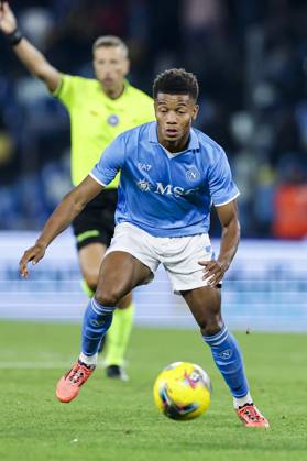 Italy: Serie a football match SSC Napoli vs AS Roma Napoli s Brazilian midfielder David Neres controls the ball during the Serie A football match between SSC Napoli and AS Roma at the Diego Armando Maradona Stadium in Naples, November 24, 2024. ABPH8184 Copyright: xAntonioxBalascox