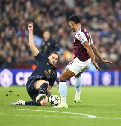 Aston Villa v Juventus FC Champions League 27 11 2024. Federico Gatti of Juventus and Ollie Watkins of Aston Villa during the Champions League match between Aston Villa and Juventus FC at Villa Park, Birmingham, England on 27 November 2024. Birmingham Villa Park West Midlands England Editorial use only , Copyright: xRyanxBrownex PSI-20893-0039