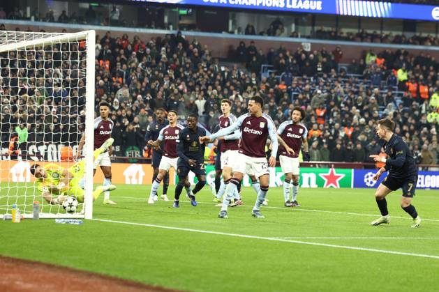 Aston Villa v Juventus FC Champions League 27 11 2024. Francisco Conceicao of Juventus header is saved by Goalkeeper Emiliano Martinez of Aston Villa during the Champions League match between Aston Villa and Juventus FC at Villa Park, Birmingham, England on 27 November 2024. Birmingham Villa Park West Midlands England Editorial use only , Copyright: xRyanxBrownex PSI-20893-0082