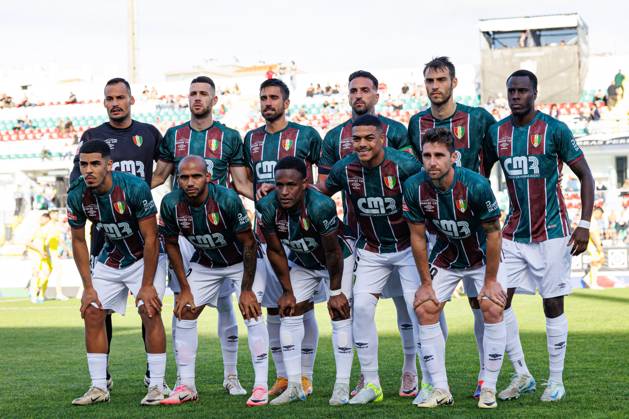 CF Estrela Amadora Vs CD Nacional in Amadora, Portugal - 10 Nov 2024 Team of Estrela seen during the Liga Portugal game between teams of CF Estrela Amadora and CD Nacional at Estadio Jose Gomes. Final score; CF Estrela Amadora 2:0 CD Nacional Amadora Portugal Copyright: xMaciejxRogowskix xSOPAxImagesx MROGOWSKI_estrelanacional2425-11