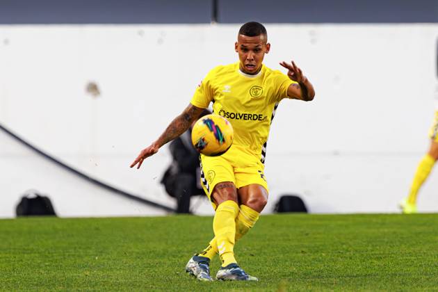 CF Estrela Amadora Vs CD Nacional in Amadora, Portugal - 10 Nov 2024 Gustavo Garcia (CD Nacional) seen in action during the Liga Portugal game between teams of CF Estrela Amadora and CD Nacional at Estadio Jose Gomes. Final score; CF Estrela Amadora 2:0 CD Nacional Amadora Portugal Copyright: xMaciejxRogowskix xSOPAxImagesx MROGOWSKI_estrelanacional2425-31