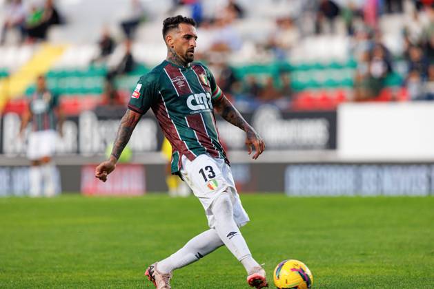 CF Estrela Amadora Vs CD Nacional in Amadora, Portugal - 10 Nov 2024 Miguel Lopes (CF Estrela Amadora) seen in action during the Liga Portugal game between teams of CF Estrela Amadora and CD Nacional at Estadio Jose Gomes. Final score; CF Estrela Amadora 2:0 CD Nacional Amadora Portugal Copyright: xMaciejxRogowskix xSOPAxImagesx MROGOWSKI_estrelanacional2425-32