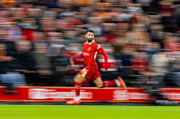 Football - FA Premier League - Liverpool FC v Manchester City FC LIVERPOOL, ENGLAND - Sunday, December 1, 2024: Liverpool s Mohamed Salah during the FA Premier League match between Liverpool FC and Manchester City FC at Anfield. (Photo by David Rawcliffe Propaganda) LIVERPOOL Anfield MERSEYSIDE ENGLAND  Copyright: xDavidxRawcliffex P2024-12-01-Liverpool_Man_City-9