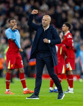 Football - FA Premier League - Liverpool FC v Manchester City FC LIVERPOOL, ENGLAND - Sunday, December 1, 2024: Liverpool s head coach Arne Slot celebrates after the FA Premier League match between Liverpool FC and Manchester City FC at Anfield. Liverpool won 2-0. (Photo by David Rawcliffe Propaganda) LIVERPOOL Anfield MERSEYSIDE ENGLAND  Copyright: xDavidxRawcliffex P2024-12-01-Liverpool_Man_City-41