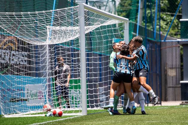 Ferroviária x Grêmio SÃO PAULO, SP - 01.12.2024: FERROVIÁRIA X GRÊMIO - Grêmio players celebrate saving a penalty during the match between Ferroviária and Grêmio, valid for the second round of the Copinha Feminina and held on Sunday morning (01) at the Ibrachina Arena in São Paulo, SP. (Photo: Rodilei Morais Fotoarena) x2659869x RodileixMorais
