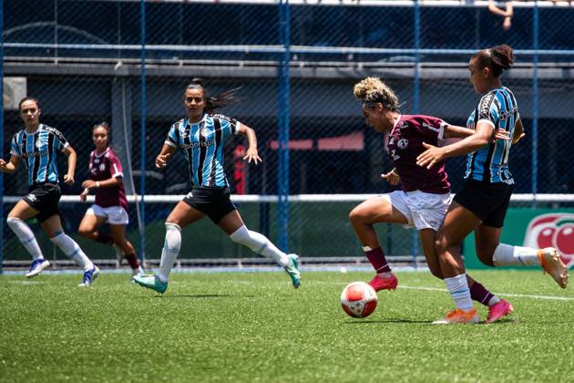 Ferroviária x Grêmio SÃO PAULO, SP - 01.12.2024: FERROVIÁRIA X GRÊMIO - Allyne (Grêmio) commits a penalty on Duda (Ferroviária) during the match between Ferroviária and Grêmio, valid for the second round of the Copinha Feminina and held on the morning of this Sunday (01) at the Ibrachina Arena in São Paulo, SP. (Photo: Rodilei Morais Fotoarena) x2659878x RodileixMorais