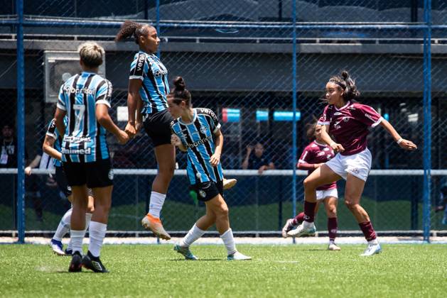 Ferroviária x Grêmio SÃO PAULO, SP - 01.12.2024: FERROVIÁRIA X GRÊMIO - Dos Santos (Ferroviária) takes a shot during the match between Ferroviária and Grêmio, valid for the second round of the Copinha Feminina and held on Sunday morning (01) at the Ibrachina Arena in São Paulo, SP. (Photo: Rodilei Morais Fotoarena) x2659879x RodileixMorais