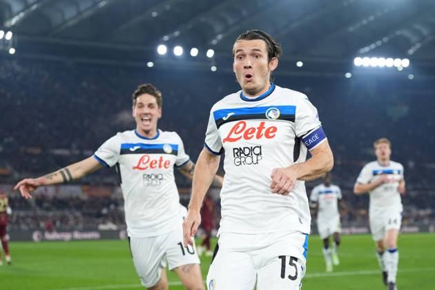 Atalanta s Marten de Roon celebrates after scoring 0-1 during the Serie A EniLive soccer match between Roma and Atalanta at the Rome s Olympic stadium, Italy - Monday December 2, 2024 - Soccer ( Photo by Alfredo Falcone LaPresse ) Copyright: xAlfredoxFalcone LaPressex
