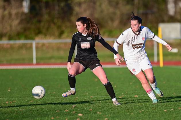 Soccer I Women I Season 2024 2025 I Regionalliga Nord I Matchday 12 I SV Henstedt Ulzburg FC St Pauli I 01 12 2024 Duel, duel Antonia Vesna Franovic 23, SV Henstedt Ulzburg and Janice Sophie Hauschild 13, FC St Pauli Copyright: xLobeca WolfxGebhardtx
