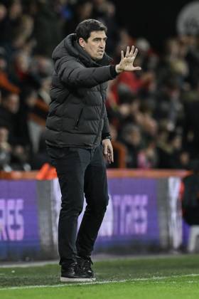 Bournemouth v Tottenham Hotspur Premier League Bournemouth Manager Andoni Iraola during the Premier League match at the Vitality Stadium, Bournemouth UK Newspapers OUT Copyright: xJeremyxLandeyx FIL-21038-0039