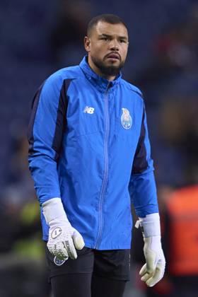 FC Porto v Casa Pia AC - Liga Portugal Betclic Samuel Portugal of FC Porto warms up before the Liga Portugal Betclic match between FC Porto and Casa Pia AC at Estadio Do Dragao in Porto, Portugal, on December 2, 2024 Porto, Portugal Porto Portugal  Copyright: xJosexManuelxAlvarezxReyx originalFilename:alvarezrey-notitle241202_npYSg