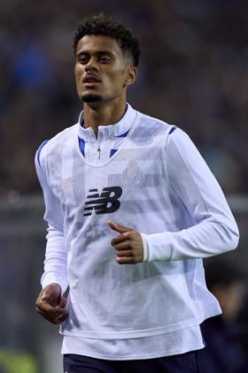 FC Porto v Casa Pia AC - Liga Portugal Betclic Goncalo Borges of FC Porto warms up during the Liga Portugal Betclic match between FC Porto and Casa Pia AC at Estadio Do Dragao in Porto, Portugal, on December 2, 2024. Porto, Portugal Porto Portugal  Copyright: xJosexManuelxAlvarezxReyx originalFilename:alvarezrey-notitle241202_np3n8