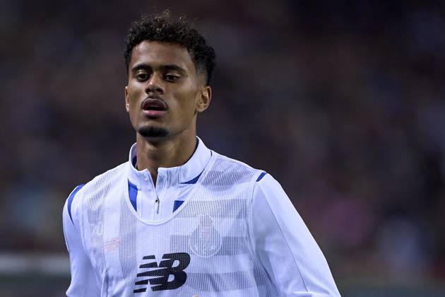 FC Porto v Casa Pia AC - Liga Portugal Betclic Goncalo Borges of FC Porto warms up during the Liga Portugal Betclic match between FC Porto and Casa Pia AC at Estadio Do Dragao in Porto, Portugal, on December 2, 2024. Porto, Portugal Porto Portugal  Copyright: xJosexManuelxAlvarezxReyx originalFilename:alvarezrey-notitle241202_npBm0