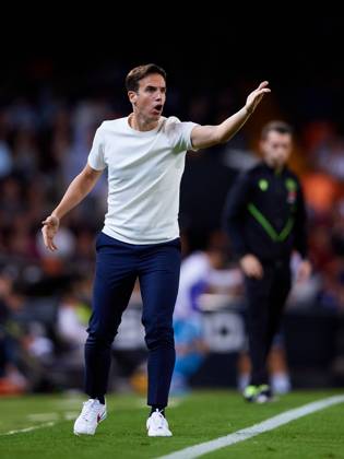 Valencia CF v Rayo Vallecano - La Liga EA Sports Inigo Perez of Rayo Vallecano reacts during the LaLiga EA Sports match between Valencia CF and Rayo Vallecano at Mestalla stadium in Valencia, Spain, on December 7, 2024. Valencia Spain Copyright: xDavidxAliagax originalFilename:aliaga-valencia241207_npNh9