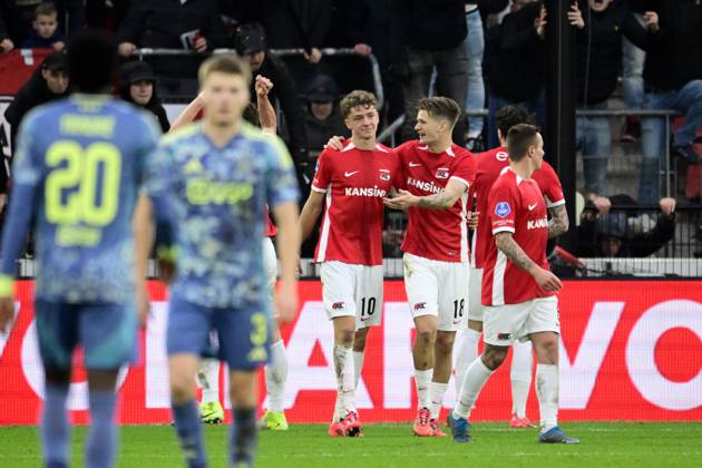 ALKMAAR - (l-r) Sven Mijnans of AZ Alkmaar, David Moller Wolfe of AZ Alkmaar, Jordy Clasie of AZ Alkmaar celebrate the 1-0 during the Dutch Eredivisie match between AZ and Ajax at AFAS stadium on Dec. 8, 2024 in Alkmaar, Netherlands. ANP OLAF KRAAK Dutch Eredivisie 2024 25 xVIxANPxSportx xxANPxIVx 515228321 originalFilename: 515228321