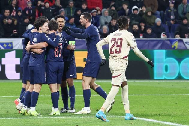 SOCCER - UEFA CL, RBS vs PSG SALZBURG,AUSTRIA,10.DEC.24 - SOCCER - UEFA Champions League, Red Bull Salzburg vs Paris Saint German. Image shows the rejoicing of scorer Goncalo Ramos (PSG) with his teammates.  GEPAxpictures xDavidxGeieregger