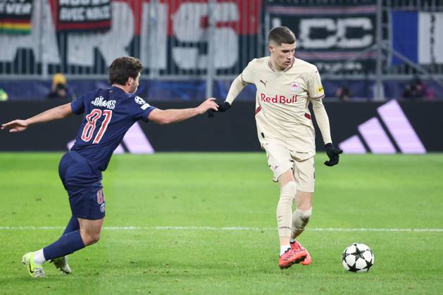 SOCCER - UEFA CL, RBS vs PSG SALZBURG,AUSTRIA,10.DEC.24 - SOCCER - UEFA Champions League, Red Bull Salzburg vs Paris Saint German. Image shows Joao Neves (PSG) and Petar Ratkov (RBS).  GEPAxpictures xDavidxGeieregger