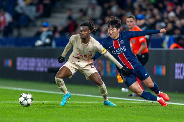 SOCCER - UEFA CL, RBS vs PSG SALZBURG,AUSTRIA,10.DEC.24 - SOCCER - UEFA Champions League, Red Bull Salzburg vs Paris Saint German. Image shows Daouda Guindo (RBS) and Lee Kang-In (PSG).  GEPAxpictures xWolfgangxKofler