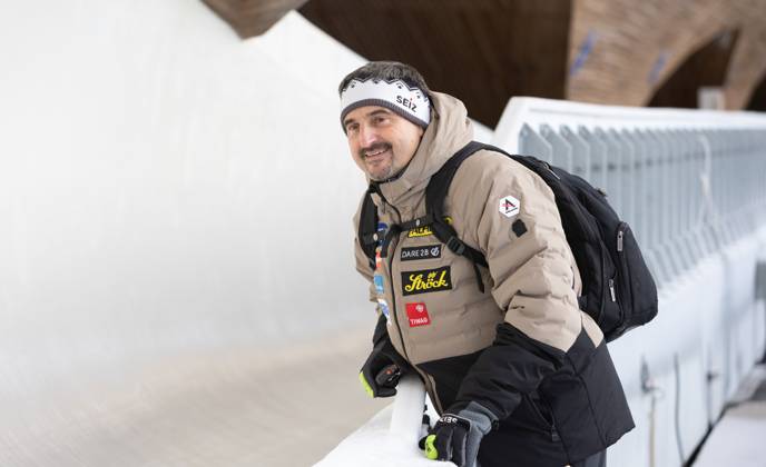 photographer FIL Michael Kristen 12 12 2024 3 FIL Eberspächer Luge World Cup, LOTTO Thüringen Ice Arena Oberhof GER , WC Germany, training, picture Georg Schorsch Hackl trainer AUT