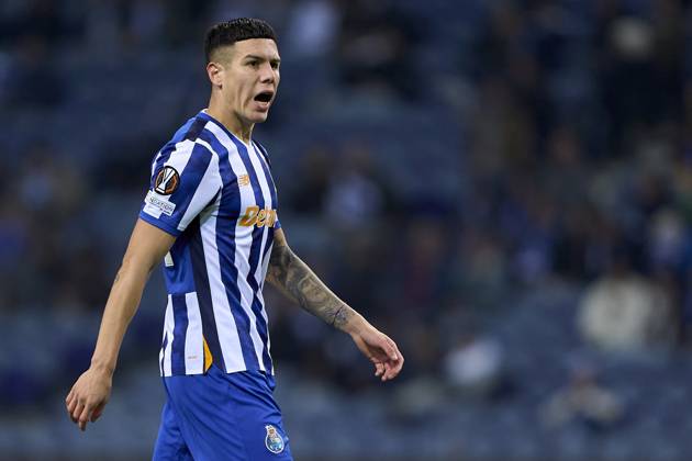 FC Porto v FC Midtjylland - UEFA Europa League 2024 25 League Phase MD6 Nehuen Perez of FC Porto reacts during the UEFA Europa League match between FC Porto and FC Midtjylland at Estadio Do Dragao in Porto, Portugal, on December 12, 2024. Porto, Portugal Porto Portugal Copyright: xJosexManuelxAlvarezxReyx originalFilename:alvarezrey-notitle241212_npKFQ