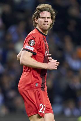 FC Porto v FC Midtjylland - UEFA Europa League 2024 25 League Phase MD6 Mads Bech Sorensen of FC Midtjylland reacts during the UEFA Europa League match between FC Porto and FC Midtjylland at Estadio Do Dragao in Porto, Portugal, on December 12, 2024. Porto, Portugal Porto Portugal Copyright: xJosexManuelxAlvarezxReyx originalFilename:alvarezrey-notitle241212_nppwb