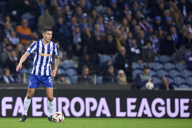 FC Porto v FC Midtjylland - UEFA Europa League 2024 25 League Phase MD6 Nehuen Perez of FC Porto is in action during the UEFA Europa League match between FC Porto and FC Midtjylland at Estadio Do Dragao in Porto, Portugal, on December 12, 2024. Porto, Portugal Porto Portugal Copyright: xJosexManuelxAlvarezxReyx originalFilename:alvarezrey-notitle241212_npvR1