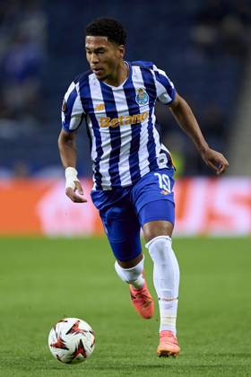 FC Porto v FC Midtjylland - UEFA Europa League 2024 25 League Phase MD6 Danny Namaso Edi-Mesumbe Loader of FC Porto is in action during the UEFA Europa League match between FC Porto and FC Midtjylland at Estadio Do Dragao in Porto, Portugal, on December 12, 2024. Porto, Portugal Porto Portugal Copyright: xJosexManuelxAlvarezxReyx originalFilename:alvarezrey-notitle241212_npUaX