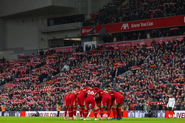 Football - FA Premier League - Liverpool FC v Fulham FC LIVERPOOL, ENGLAND - Saturday, December 14, 2024: Liverpool players form a pre-match huddle before the FA Premier League match between Liverpool FC and Fulham FC at Anfield. (Photo by David Rawcliffe Propaganda) LIVERPOOL Anfield MERSEYSIDE ENGLAND Copyright: xDavidxRawcliffex P2024-12-14-Liverpool_Fulham-8