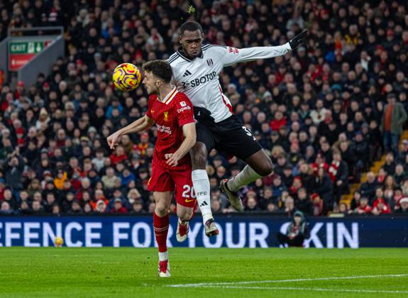 Football - FA Premier League - Liverpool FC v Fulham FC LIVERPOOL, ENGLAND - Saturday, December 14, 2024: Liverpool s Diogo Jota is fouled by Fulham s Issa Diop during the FA Premier League match between Liverpool FC and Fulham FC at Anfield. (Photo by David Rawcliffe Propaganda) LIVERPOOL Anfield MERSEYSIDE ENGLAND Copyright: xDavidxRawcliffex P2024-12-14-Liverpool_Fulham-45