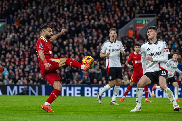 Football - FA Premier League - Liverpool FC v Fulham FC LIVERPOOL, ENGLAND - Saturday, December 14, 2024: Liverpool s Mohamed Salah during the FA Premier League match between Liverpool FC and Fulham FC at Anfield. (Photo by David Rawcliffe Propaganda) LIVERPOOL Anfield MERSEYSIDE ENGLAND Copyright: xDavidxRawcliffex P2024-12-14-Liverpool_Fulham-46