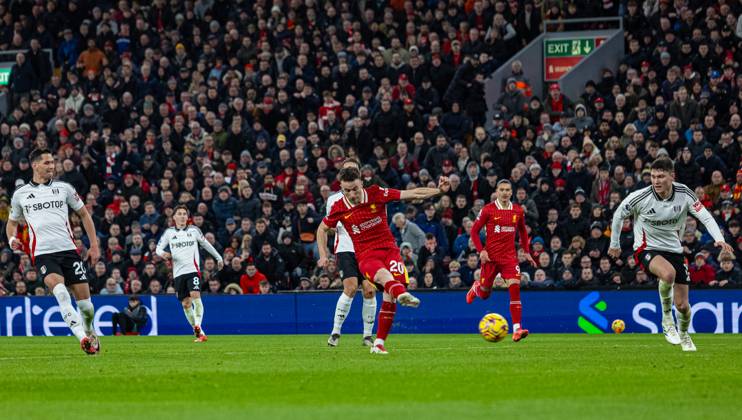 Football - FA Premier League - Liverpool FC v Fulham FC LIVERPOOL, ENGLAND - Saturday, December 14, 2024: Liverpool s Diogo Jota scores hi sside s second equalising goal during the FA Premier League match between Liverpool FC and Fulham FC at Anfield. (Photo by David Rawcliffe Propaganda) LIVERPOOL Anfield MERSEYSIDE ENGLAND Copyright: xDavidxRawcliffex P2024-12-14-Liverpool_Fulham-48