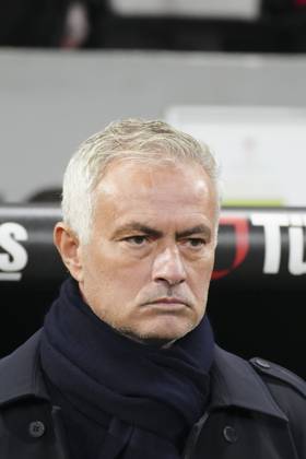 Coach Jose Mourinho of Fenerbahce during the Turkish Super League match between Besiktas and Fenerbahce at Tupras Stadium in Istanbul , Turkey on December 07 , 2024. ( Photo by Seskimphoto ) Istanbul Turkey Istanbul Turkey Copyright: xSeskimphotox Besiktas-Fenerbahce-071224 (141)