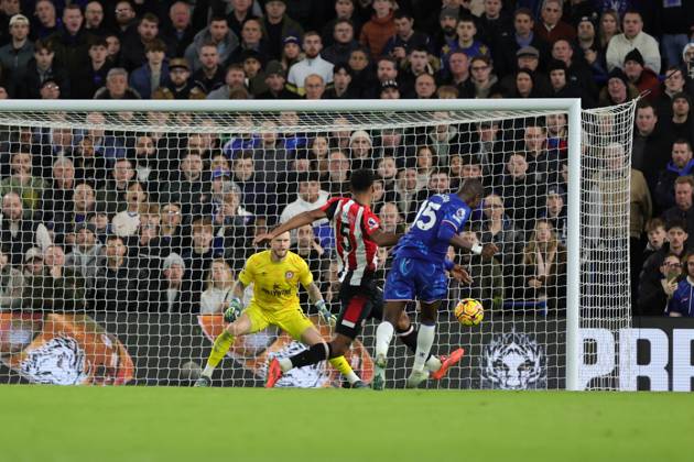 Chelsea v Brentford Premier League 15 12 2024. Goal 2-0 Nicolas Jackson (15) of Chelsea scores a goal during the Premier League match between Chelsea and Brentford at Stamford Bridge, London, England on 15 December 2024. London Stamford Bridge Greater London England Editorial use only DataCo restrictions apply See www.football-dataco.com , Copyright: xNigelxKeenex PSI-21078-0004